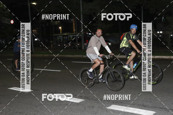 Buy your photos of the eventPEDALADA NOTURNA DO SESC AVENIDA PAULISTA 2020 - Equipe ASI on Fotop