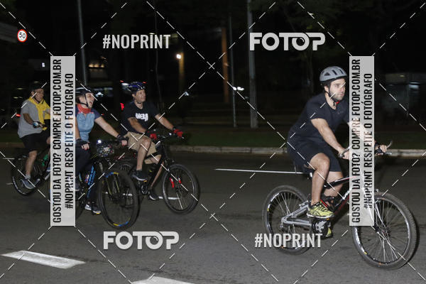 Buy your photos of the eventPEDALADA NOTURNA DO SESC AVENIDA PAULISTA 2020 - Equipe ASI on Fotop