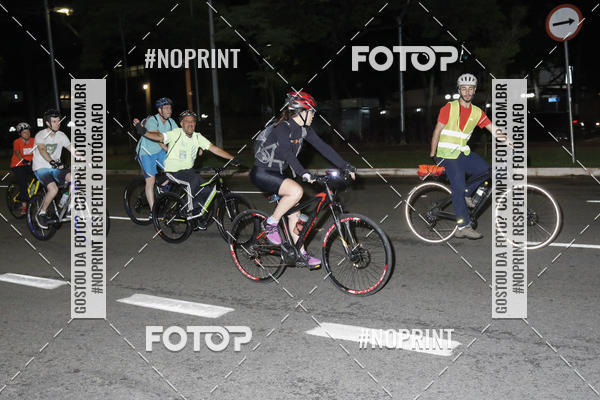 Buy your photos of the eventPEDALADA NOTURNA DO SESC AVENIDA PAULISTA 2020 - Equipe ASI on Fotop
