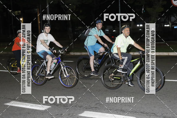 Buy your photos of the eventPEDALADA NOTURNA DO SESC AVENIDA PAULISTA 2020 - Equipe ASI on Fotop