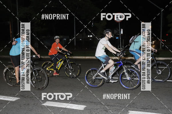 Buy your photos of the eventPEDALADA NOTURNA DO SESC AVENIDA PAULISTA 2020 - Equipe ASI on Fotop