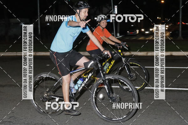 Buy your photos of the eventPEDALADA NOTURNA DO SESC AVENIDA PAULISTA 2020 - Equipe ASI on Fotop