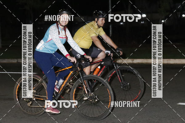 Buy your photos of the eventPEDALADA NOTURNA DO SESC AVENIDA PAULISTA 2020 - Equipe ASI on Fotop