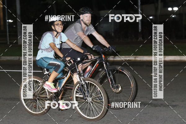 Buy your photos of the eventPEDALADA NOTURNA DO SESC AVENIDA PAULISTA 2020 - Equipe ASI on Fotop