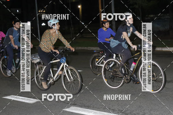 Buy your photos of the eventPEDALADA NOTURNA DO SESC AVENIDA PAULISTA 2020 - Equipe ASI on Fotop