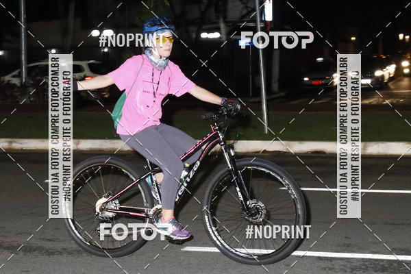 Buy your photos of the eventPEDALADA NOTURNA DO SESC AVENIDA PAULISTA 2020 - Equipe ASI on Fotop