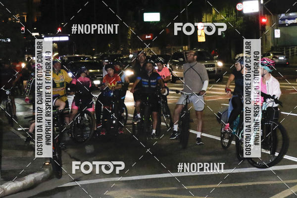 Buy your photos of the eventPEDALADA NOTURNA DO SESC AVENIDA PAULISTA 2020 - Equipe ASI on Fotop