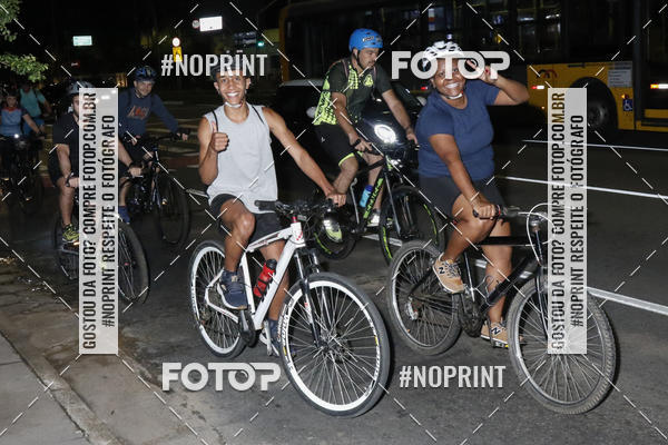 Buy your photos of the eventPEDALADA NOTURNA DO SESC AVENIDA PAULISTA 2020 - Equipe ASI on Fotop
