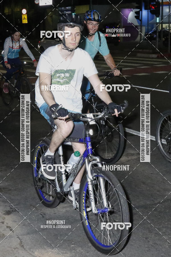 Buy your photos of the eventPEDALADA NOTURNA DO SESC AVENIDA PAULISTA 2020 - Equipe ASI on Fotop
