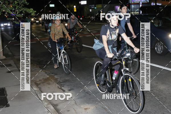 Buy your photos of the eventPEDALADA NOTURNA DO SESC AVENIDA PAULISTA 2020 - Equipe ASI on Fotop