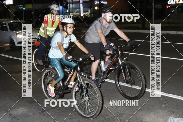 Buy your photos of the eventPEDALADA NOTURNA DO SESC AVENIDA PAULISTA 2020 - Equipe ASI on Fotop