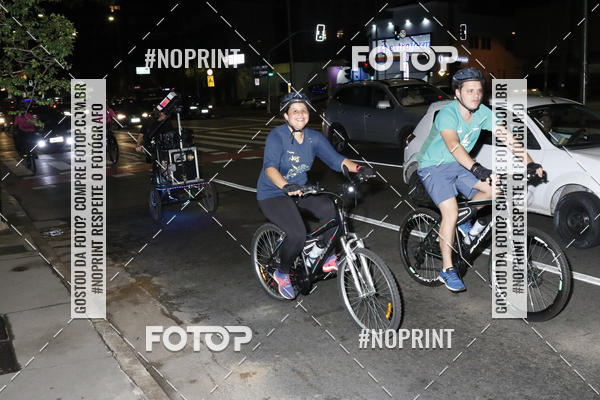 Buy your photos of the eventPEDALADA NOTURNA DO SESC AVENIDA PAULISTA 2020 - Equipe ASI on Fotop