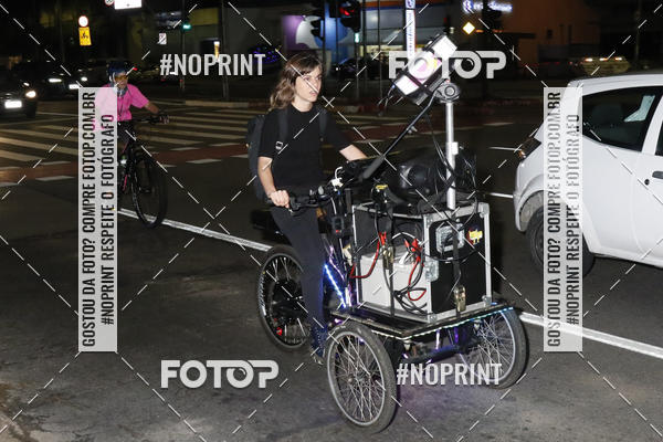 Buy your photos of the eventPEDALADA NOTURNA DO SESC AVENIDA PAULISTA 2020 - Equipe ASI on Fotop