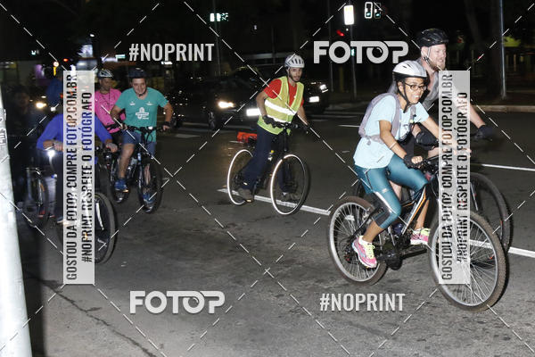 Buy your photos of the eventPEDALADA NOTURNA DO SESC AVENIDA PAULISTA 2020 - Equipe ASI on Fotop