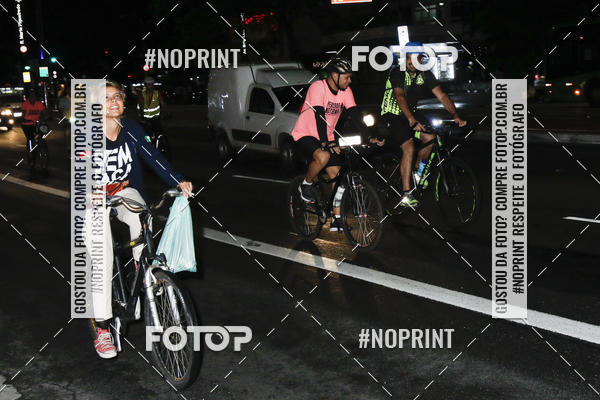Buy your photos of the eventPEDALADA NOTURNA DO SESC AVENIDA PAULISTA 2020 - Equipe ASI on Fotop