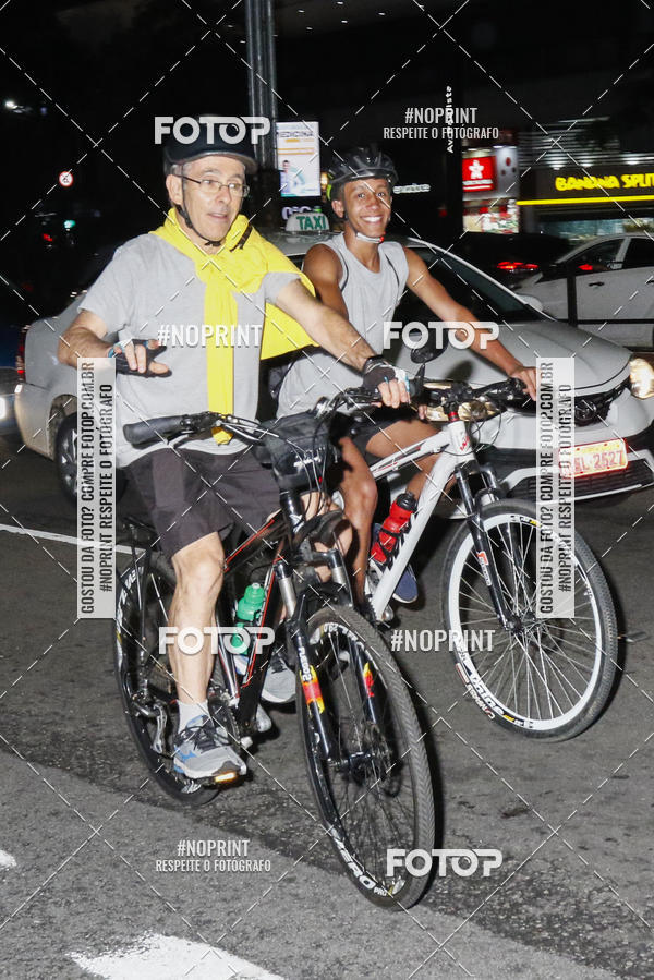 Buy your photos of the eventPEDALADA NOTURNA DO SESC AVENIDA PAULISTA 2020 - Equipe ASI on Fotop