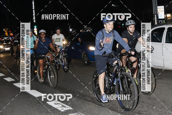 Buy your photos of the eventPEDALADA NOTURNA DO SESC AVENIDA PAULISTA 2020 - Equipe ASI on Fotop