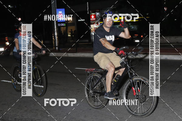 Buy your photos of the eventPEDALADA NOTURNA DO SESC AVENIDA PAULISTA 2020 - Equipe ASI on Fotop
