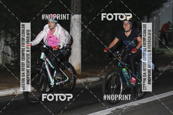 Buy your photos of the eventPEDALADA NOTURNA DO SESC AVENIDA PAULISTA 2020 - Equipe ASI on Fotop