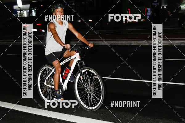 Buy your photos of the eventPEDALADA NOTURNA DO SESC AVENIDA PAULISTA 2020 - Equipe ASI on Fotop