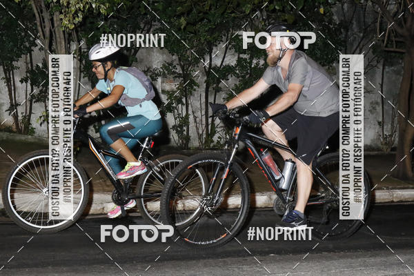 Buy your photos of the eventPEDALADA NOTURNA DO SESC AVENIDA PAULISTA 2020 - Equipe ASI on Fotop