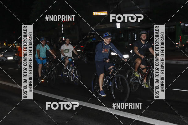 Buy your photos of the eventPEDALADA NOTURNA DO SESC AVENIDA PAULISTA 2020 - Equipe ASI on Fotop