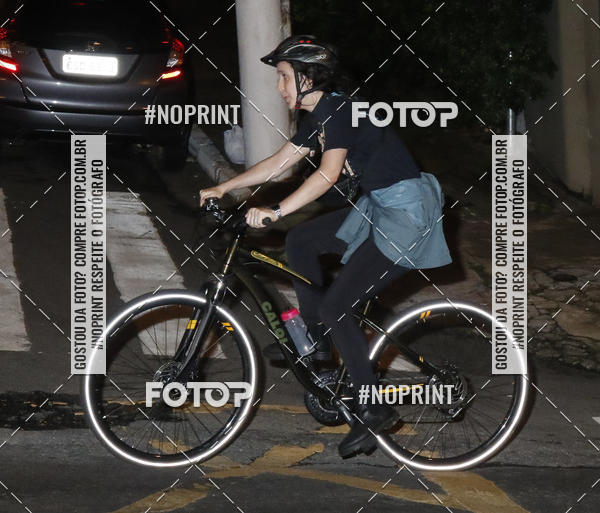 Buy your photos of the eventPEDALADA NOTURNA DO SESC AVENIDA PAULISTA 2020 - Equipe ASI on Fotop