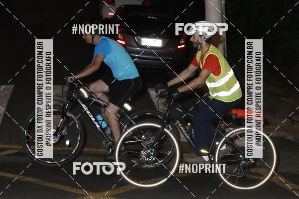 Buy your photos of the eventPEDALADA NOTURNA DO SESC AVENIDA PAULISTA 2020 - Equipe ASI on Fotop