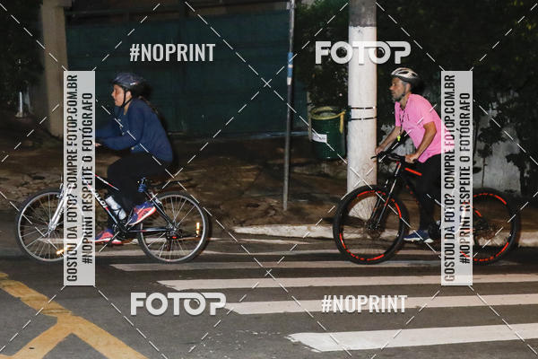 Buy your photos of the eventPEDALADA NOTURNA DO SESC AVENIDA PAULISTA 2020 - Equipe ASI on Fotop