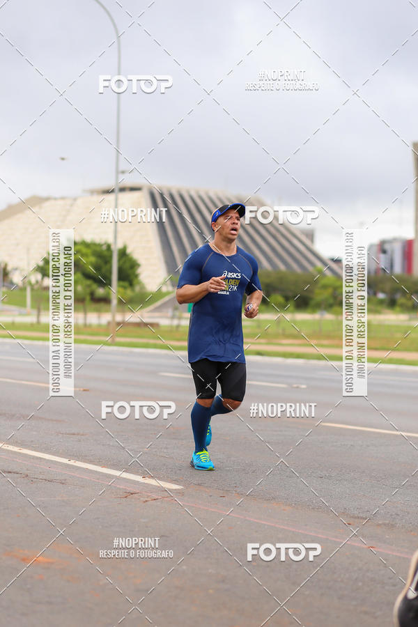 Buy your photos of the eventASICS Golden Run - Braslia on Fotop
