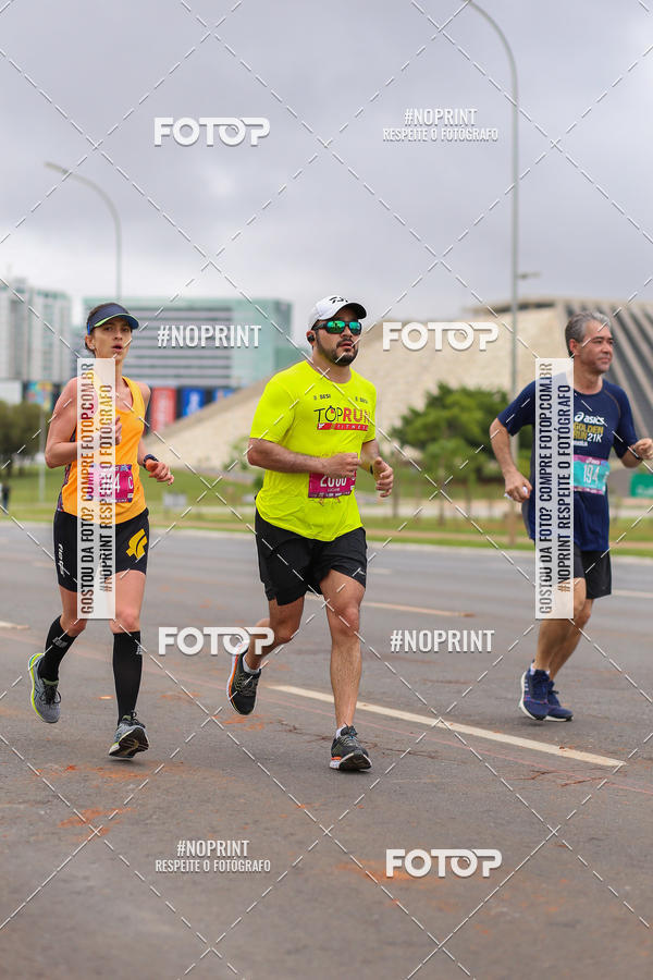 Buy your photos of the eventASICS Golden Run - Braslia on Fotop