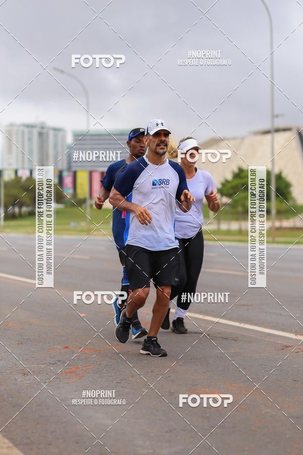 Buy your photos of the eventASICS Golden Run - Braslia on Fotop