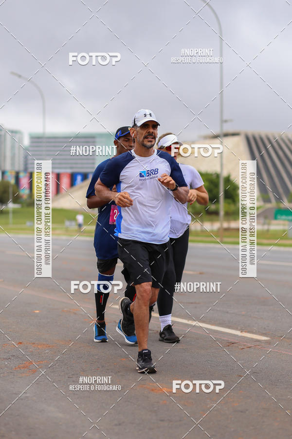 Buy your photos of the eventASICS Golden Run - Braslia on Fotop