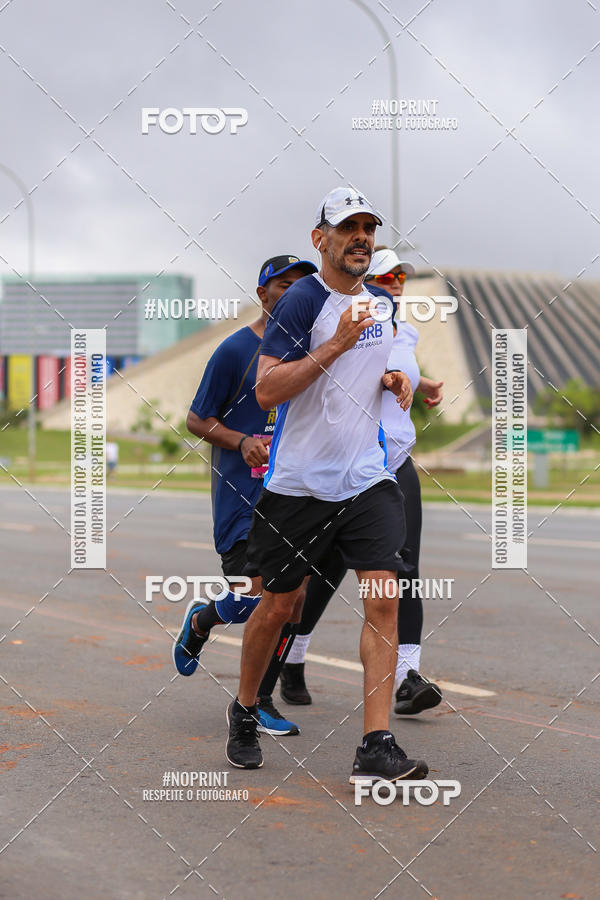 Buy your photos of the eventASICS Golden Run - Braslia on Fotop