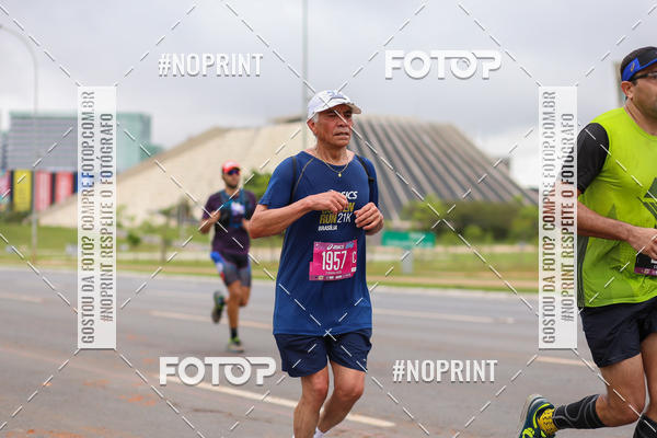 Buy your photos of the eventASICS Golden Run - Braslia on Fotop