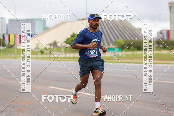 Buy your photos of the eventASICS Golden Run - Braslia on Fotop