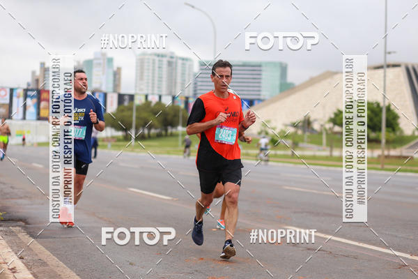 Buy your photos of the eventASICS Golden Run - Braslia on Fotop