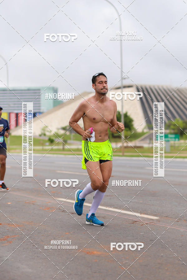 Buy your photos of the eventASICS Golden Run - Braslia on Fotop