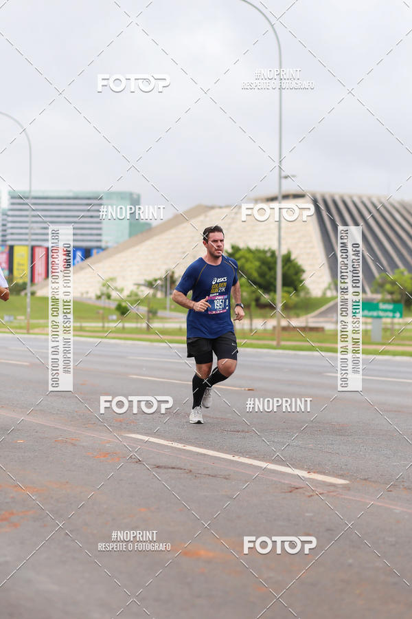 Buy your photos of the eventASICS Golden Run - Braslia on Fotop