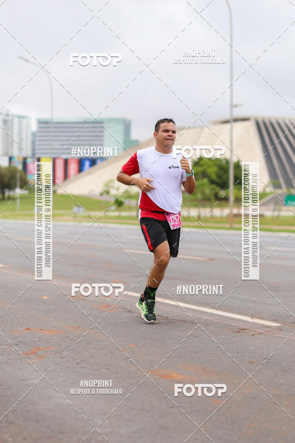 Buy your photos of the eventASICS Golden Run - Braslia on Fotop