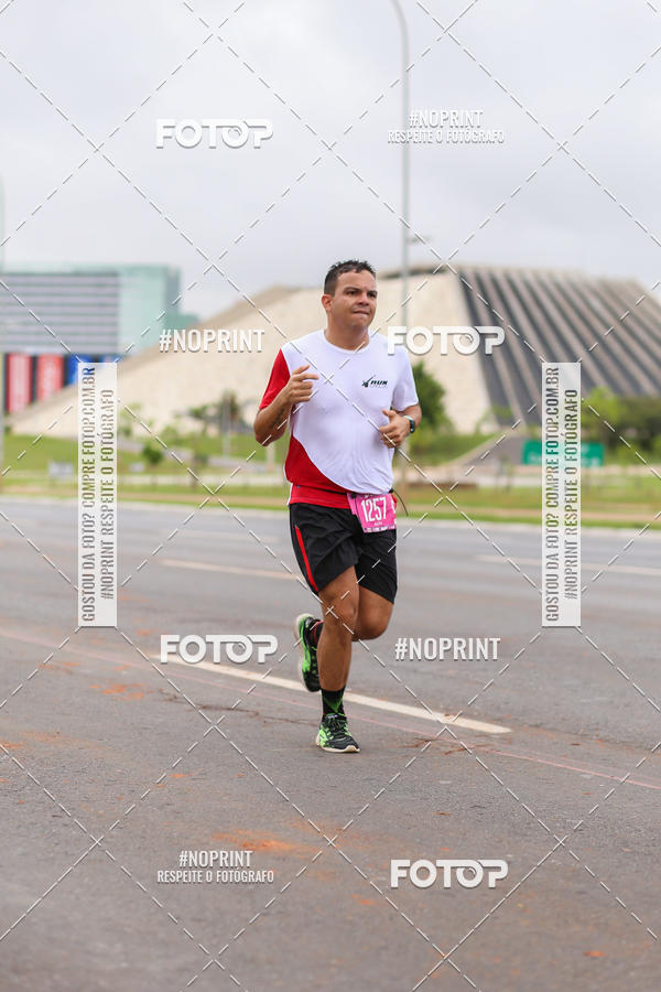Buy your photos of the eventASICS Golden Run - Braslia on Fotop