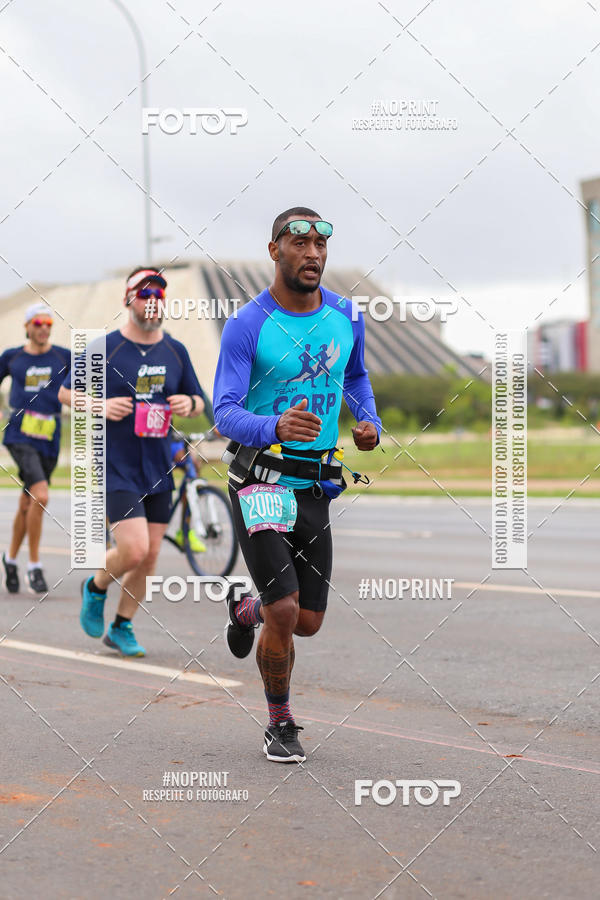 Buy your photos of the eventASICS Golden Run - Braslia on Fotop