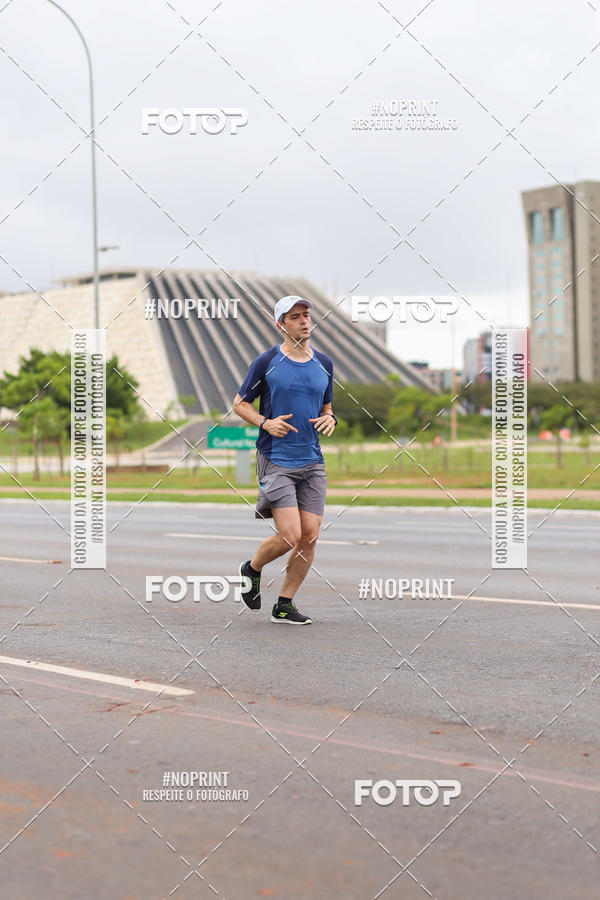 Buy your photos of the eventASICS Golden Run - Braslia on Fotop