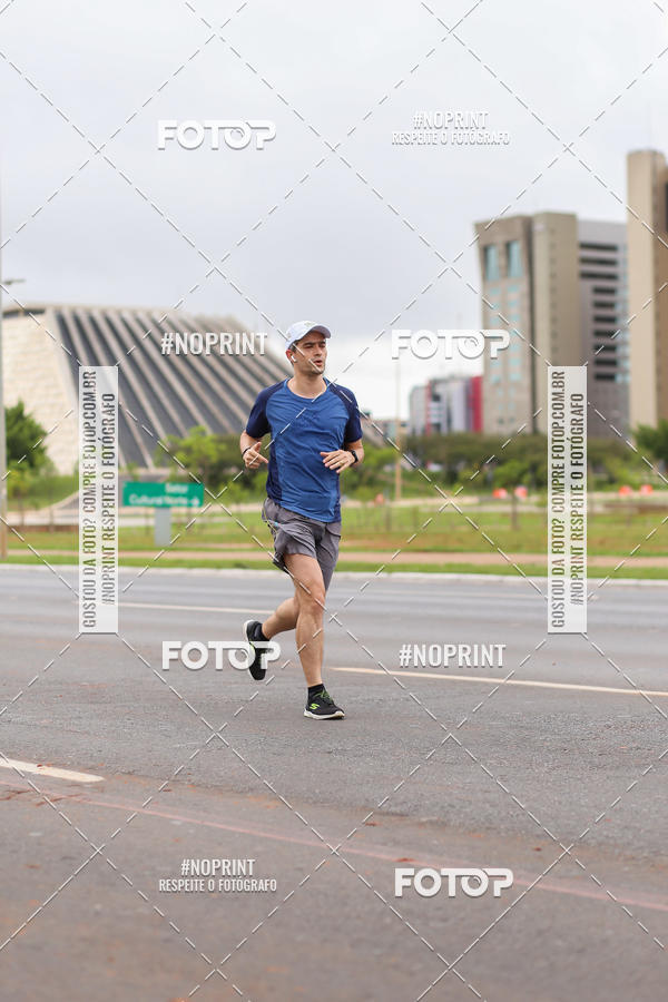 Buy your photos of the eventASICS Golden Run - Braslia on Fotop