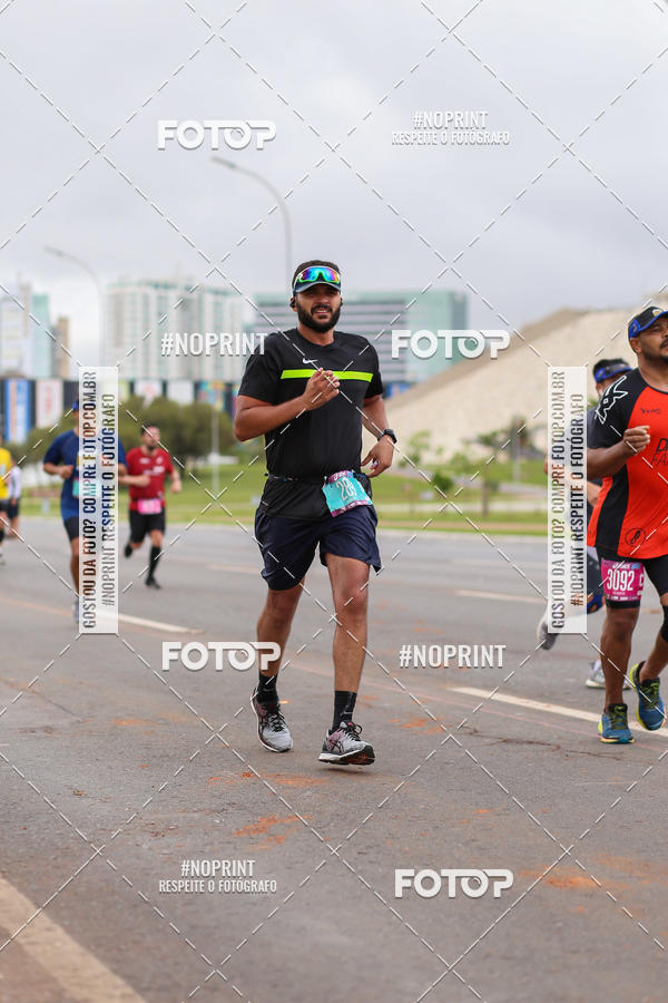 Buy your photos of the eventASICS Golden Run - Braslia on Fotop