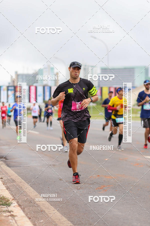 Buy your photos of the eventASICS Golden Run - Braslia on Fotop