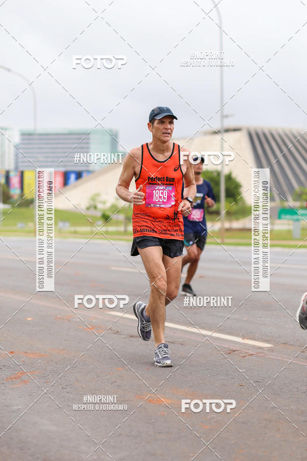 Buy your photos of the eventASICS Golden Run - Braslia on Fotop