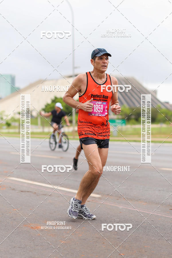 Buy your photos of the eventASICS Golden Run - Braslia on Fotop