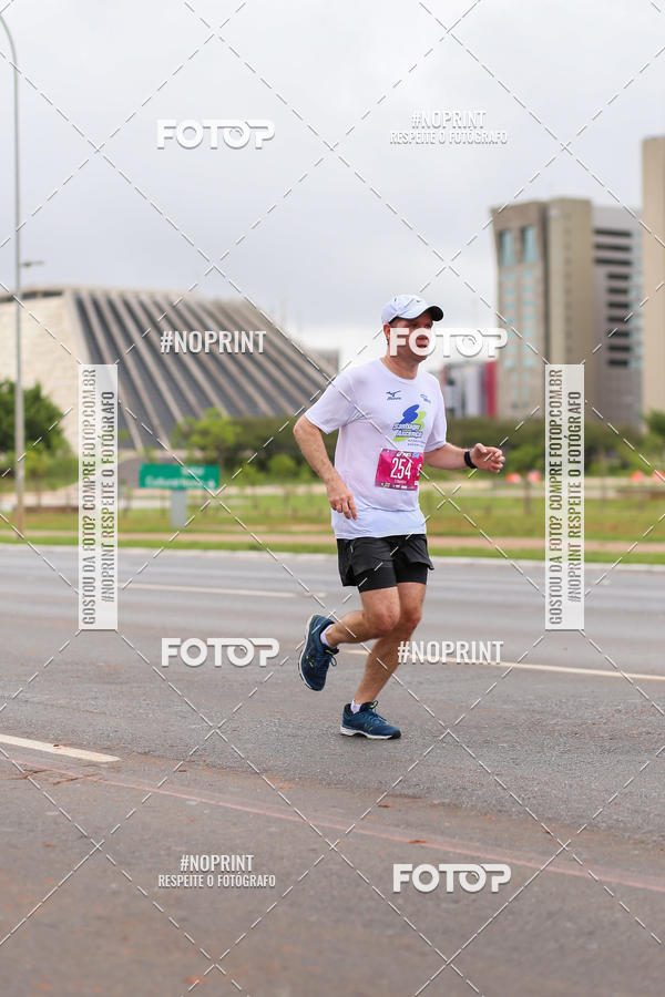 Buy your photos of the eventASICS Golden Run - Braslia on Fotop