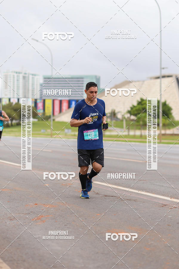 Buy your photos of the eventASICS Golden Run - Braslia on Fotop